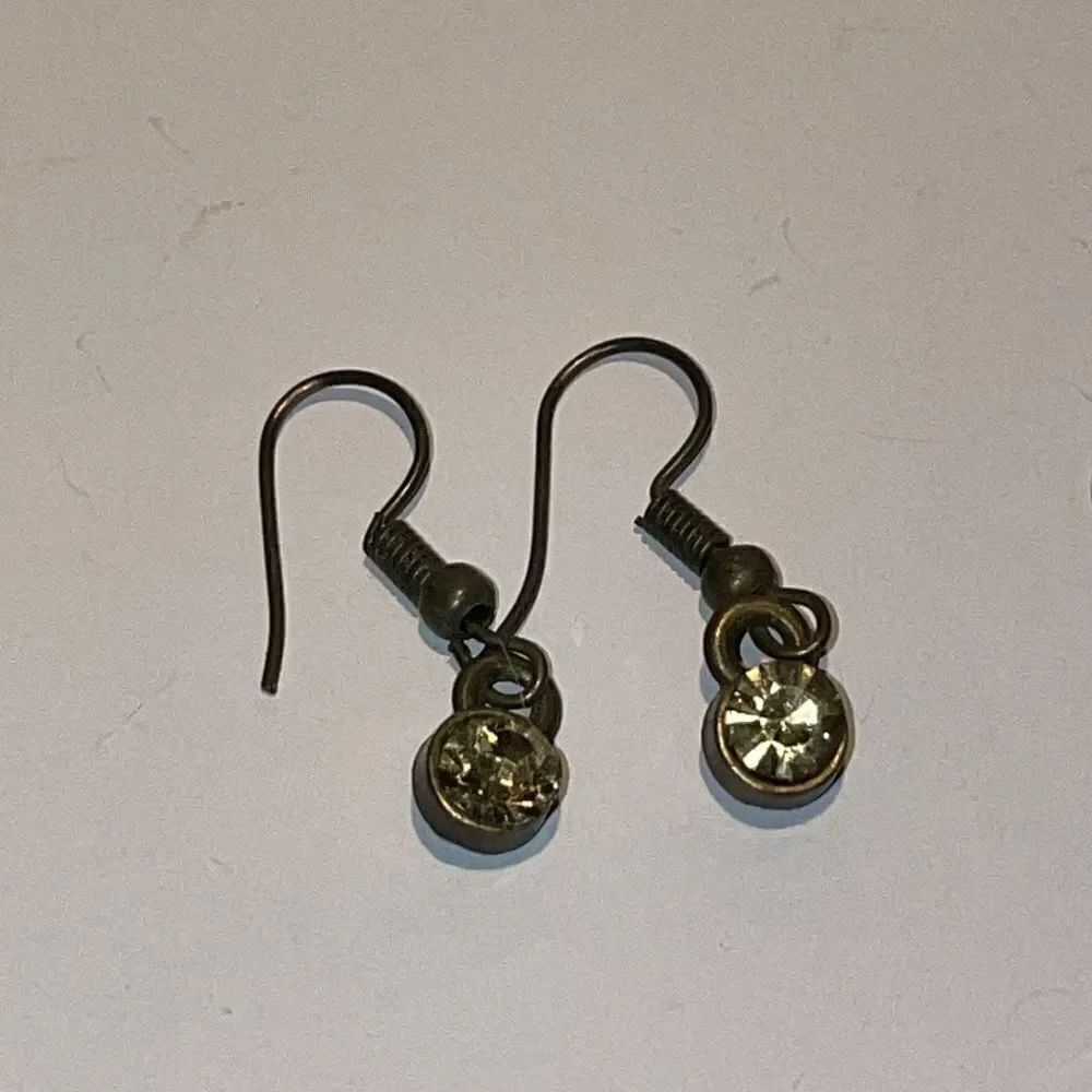 Two sets of earrings - Picture 3 of 5